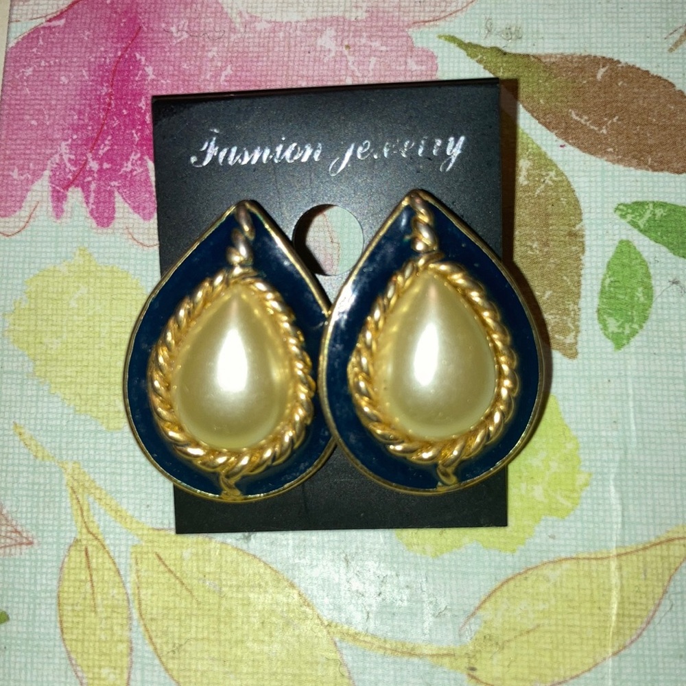 Vintage Faux pearl earrings